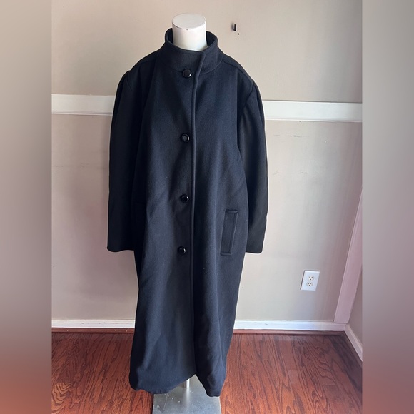 Larry Levine Jackets & Blazers - Larry Levine Vintage full-length black wool 100% Pure Wool.